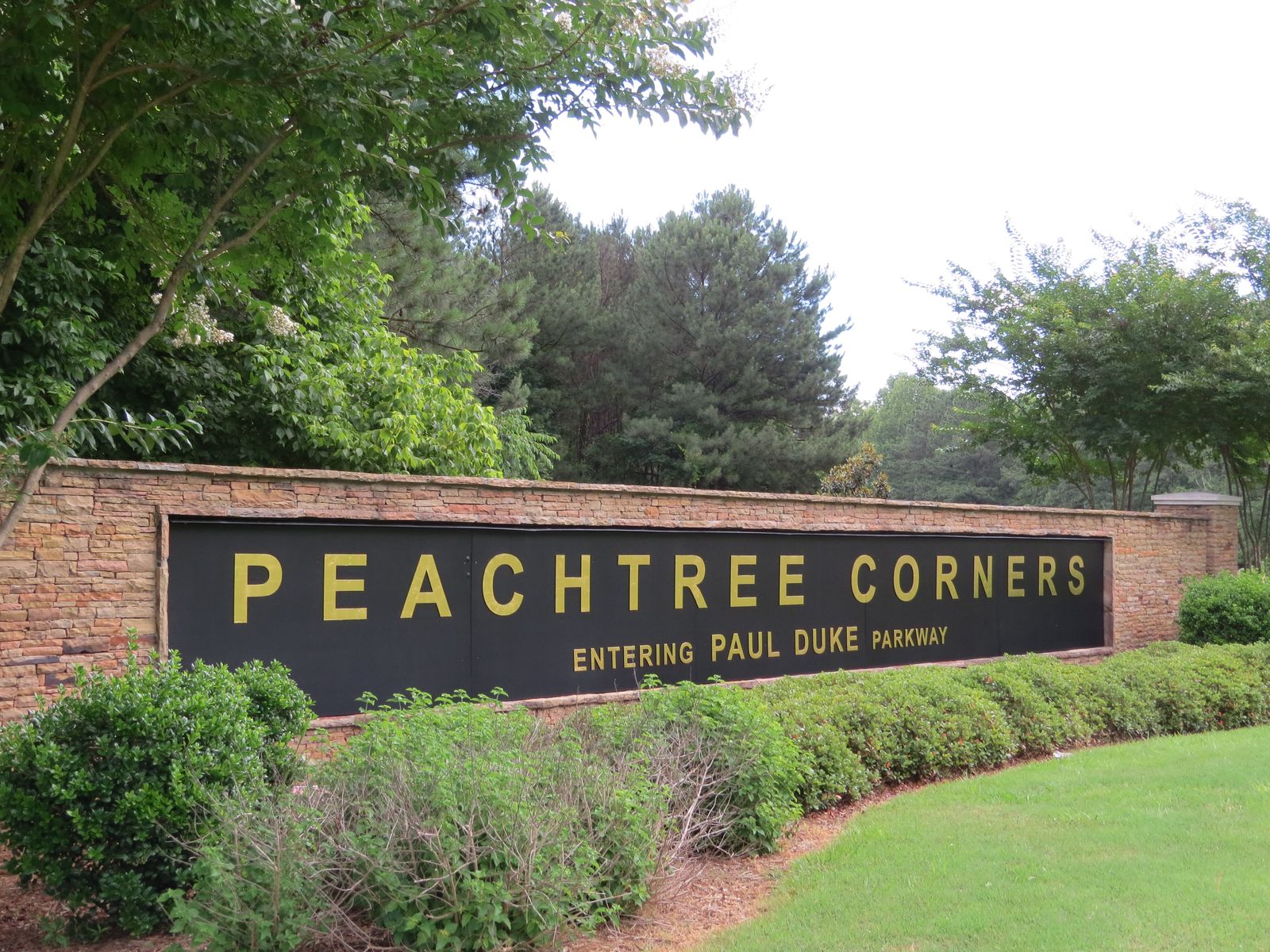 The gateway monument in Peachtree Corners
